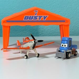 Disney Planes Dusty Crophopper Pit Row Gift Pack